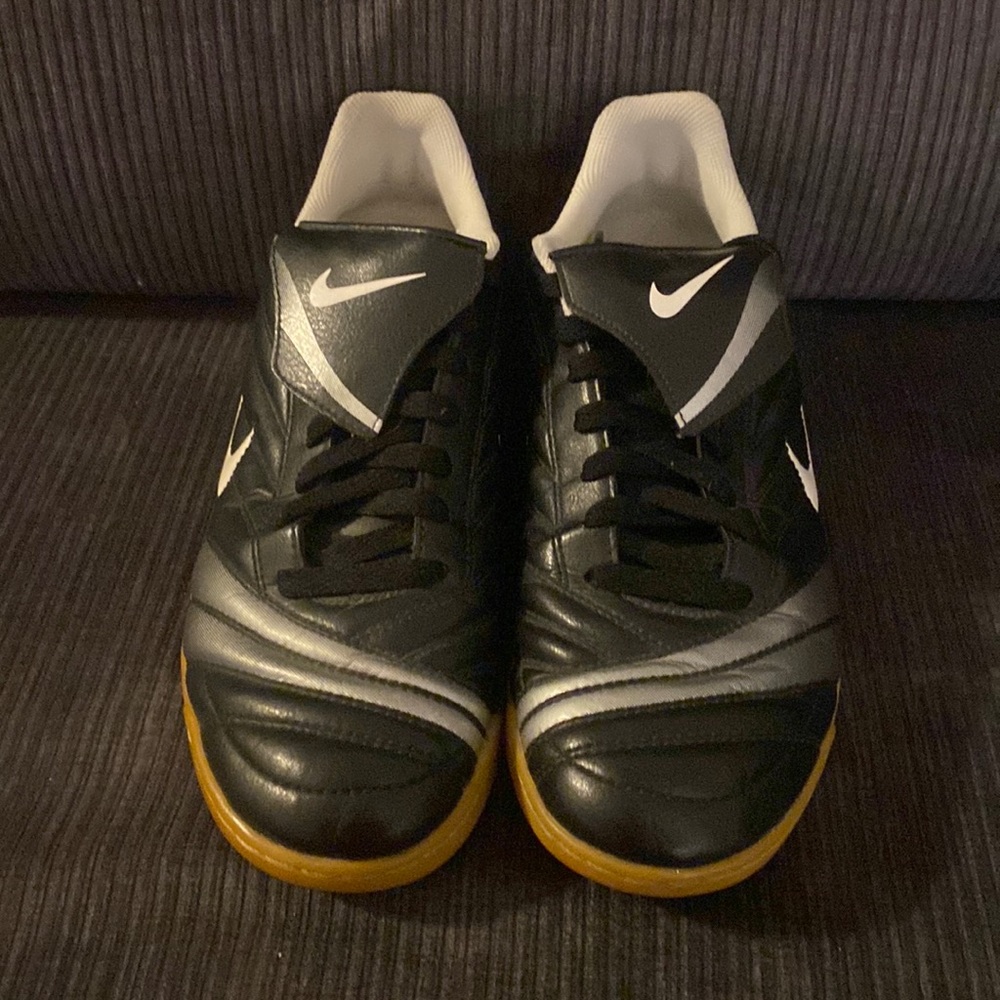 Nike Premier IC Men’s sneaker Style #316745 011 Size 9.5 black/white